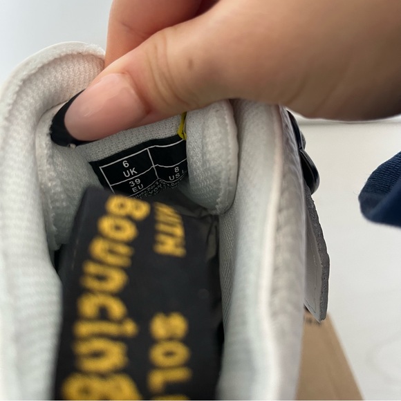 Dr. Martens Devon Flower Boots - Picture 4 of 5